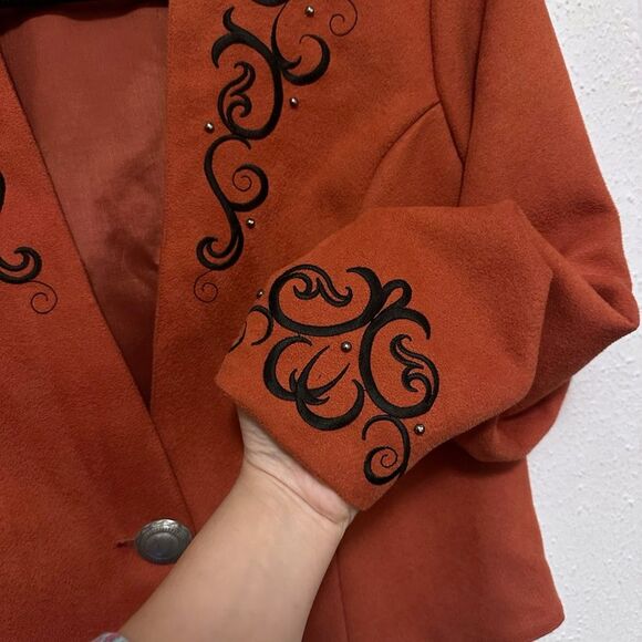 Saddle Ridge Faux Suede Western Jacket with Embroidery and Concho Button Medium - Picture 4 of 8